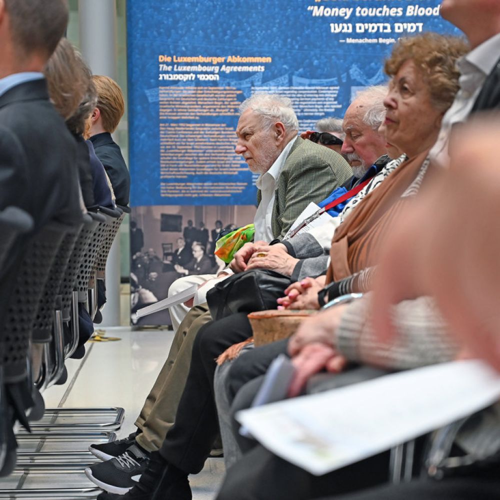 Hannover, Ausstellungseröffnung - 3040-Ni.jpg