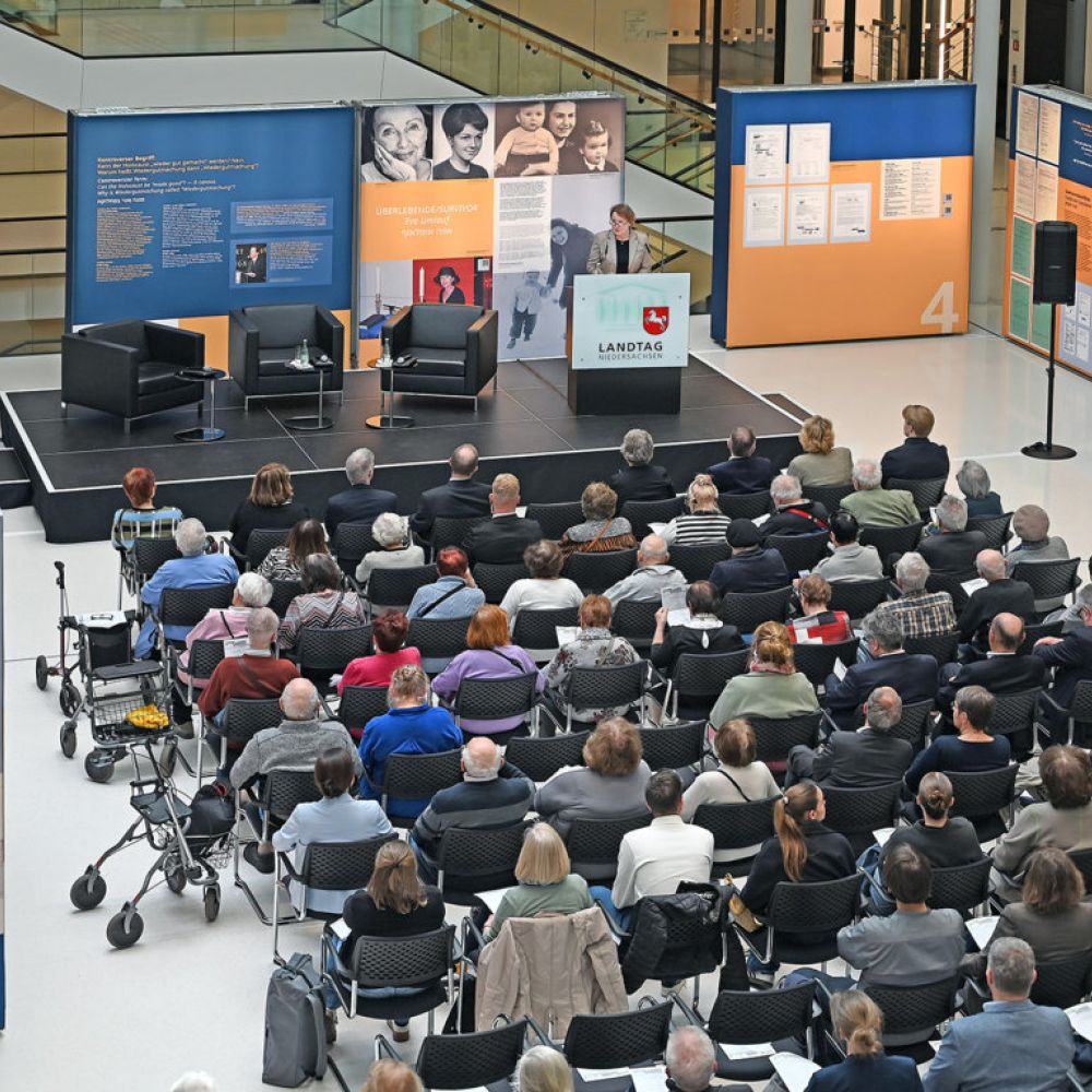 Hannover, Ausstellungseröffnung - 2801-Ni.jpg