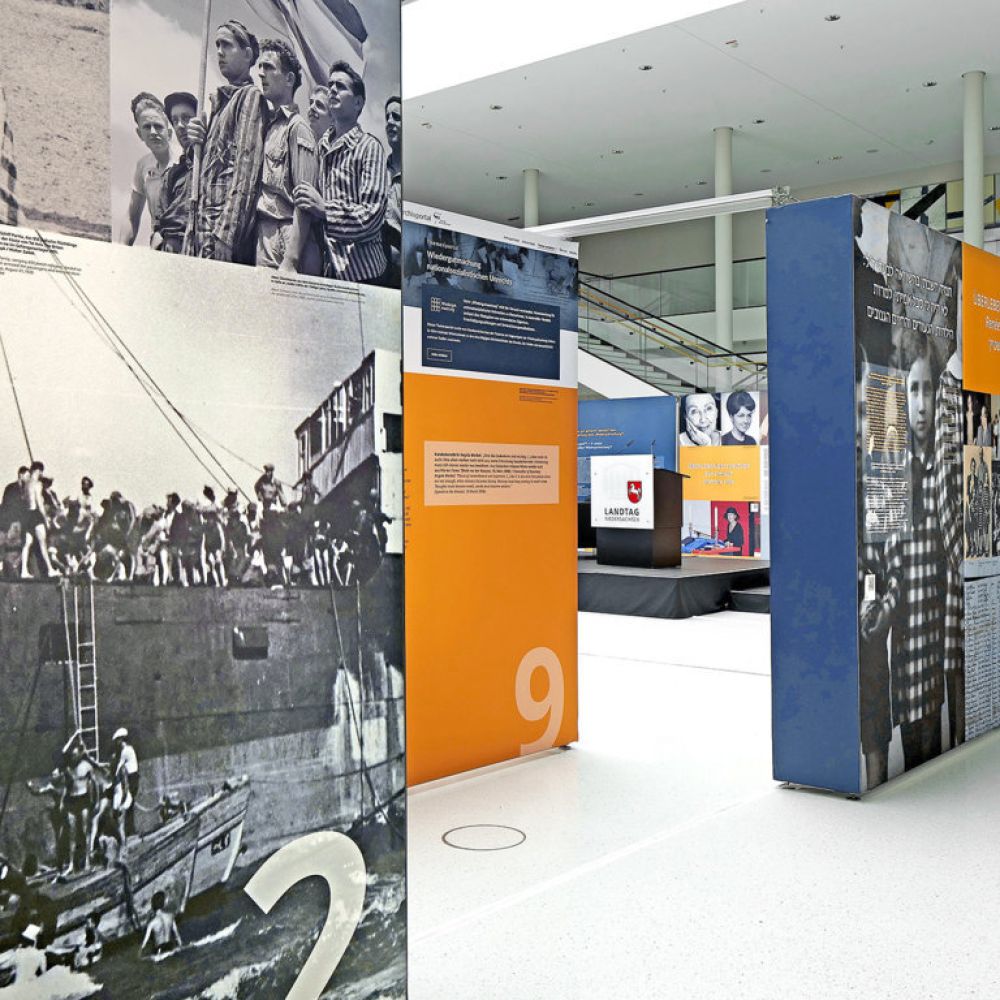 Hannover, Ausstellungseröffnung - 3327.jpg